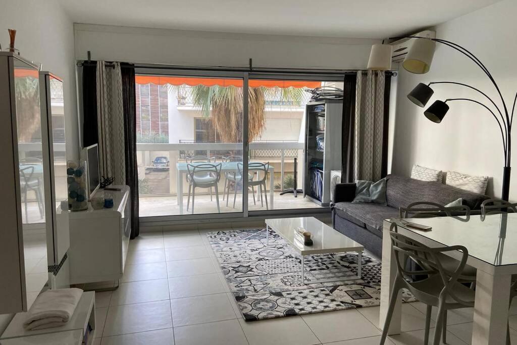 App Le Rocazur Avec Piscine Et Parking En Bord De Mer A 500M Du Centre Ville Мантон Екстер'єр фото